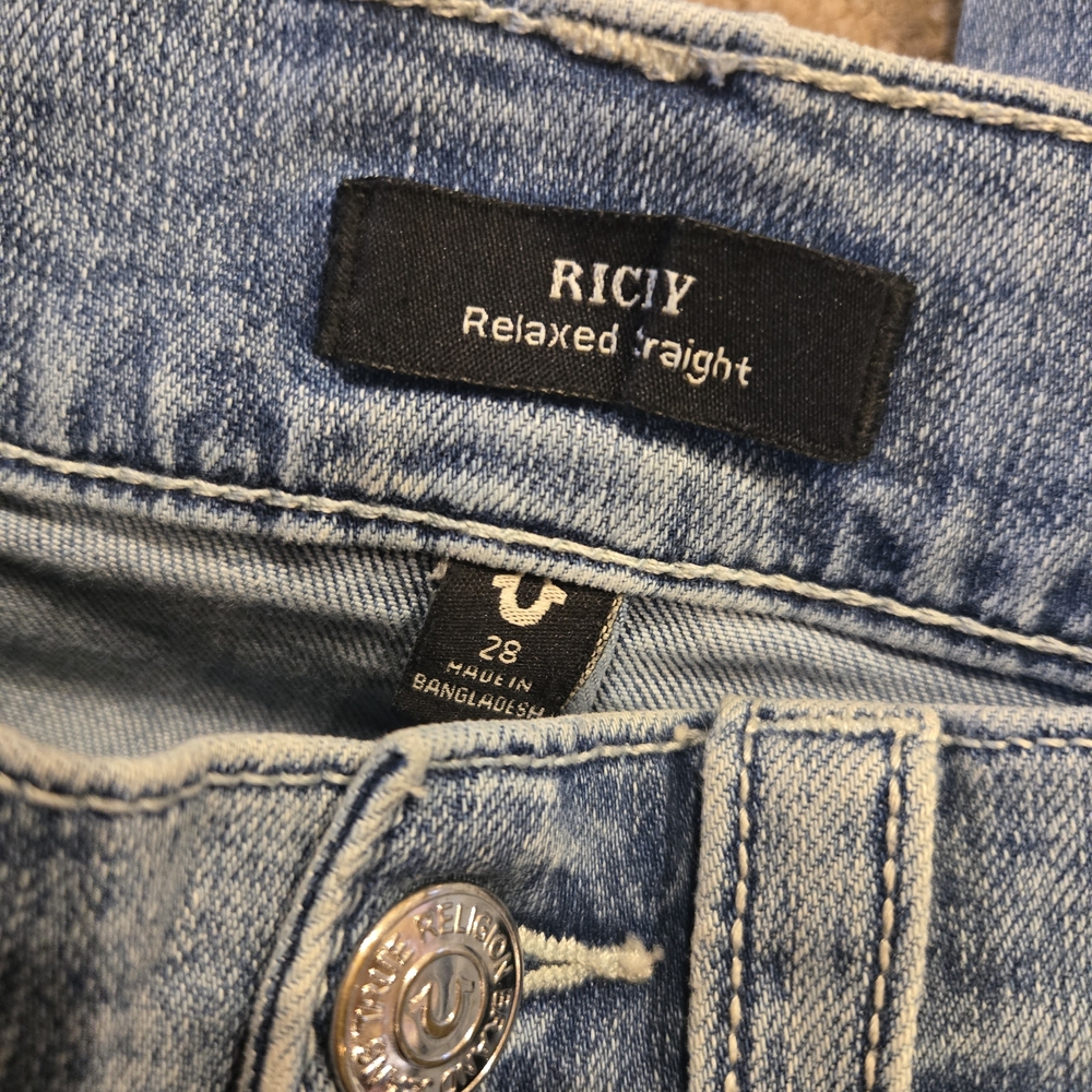 women's True Religion Ricky relaxed straight jeans in a size 28 - Picture 3 of 5